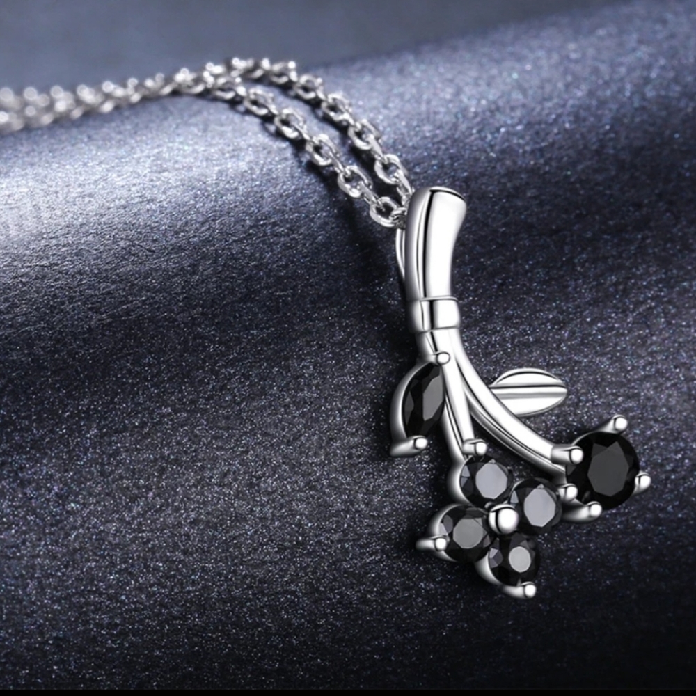 925 starling silver and black spinel stone necklac